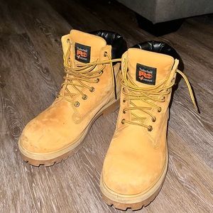 *USED-GOOD CONDITION* Men’s size 11 MED Timberland Boots